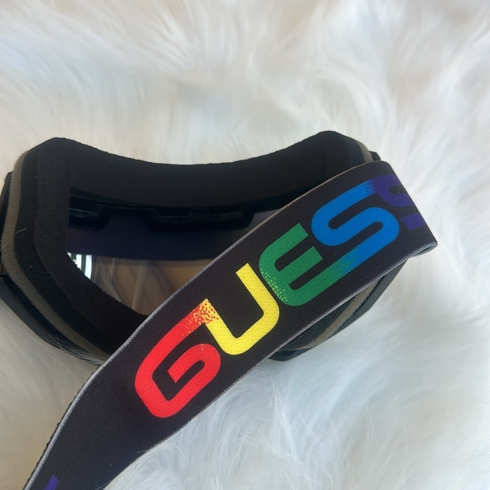 New Guess Black Sunglasses with Yellow Lens - Picture 2 of 4